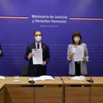 tehuelche noticias: SERNAMEG FIRMA CONVENIO PARA DAR ASESOR&Iacute;A JUR&Iacute;DICA A MUJERES V&Iacute;CTIMAS DE VULNERACI&Oacute;N DE DERECHOS