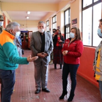 tehuelche noticias: Autoridades regionales inspeccionaron locales de votaci&oacute;n a horas del Plebiscito