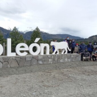 tehuelche noticias: Obra fue consensuada entre vecinos y Municipio: R&iacute;o Le&oacute;n cuenta con letras volum&eacute;tricas