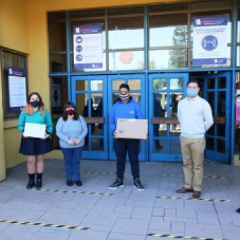 tehuelche noticias: Liceo Municipal Rep&uacute;blica Argentina entrega notebooks y m&oacute;dem a estudiantes
