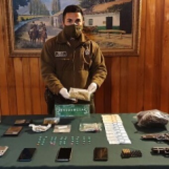 tehuelche noticias: Carabineros de Puerto Ays&eacute;n detuvo a seis personas tras ser sorprendidos con diversos tipos de droga