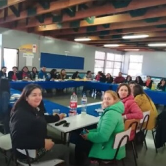 tehuelche noticias: Trabajadoras de jardines infantiles de Ays&eacute;n obtienen t&iacute;tulo universitario