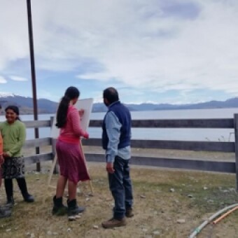 tehuelche noticias: En pandemia, Profes de Mall&iacute;n sorprenden a sus estudiantes con la &ldquo;pizarra viajera&rdquo;