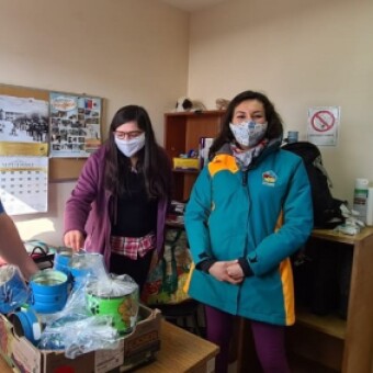 tehuelche noticias: Reciclaje en d&iacute;as de Pandemia  J&oacute;venes de Residencia Familiar Coyhaique donan platos reciclado a Canil Municipal