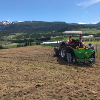 tehuelche noticias: Liceo Agr&iacute;cola de la Patagonia cuenta con nueva maquinaria adquirida con fondos de equipamiento t&eacute;cnico aportados por el Ministerio de Educaci&oacute;n