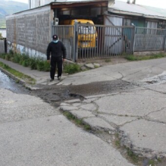 tehuelche noticias: Junta de Vecinos El Mirador cuestiona incumplimiento de compromisos de autoridades en materia de reparaci&oacute;n de calles y veredas
