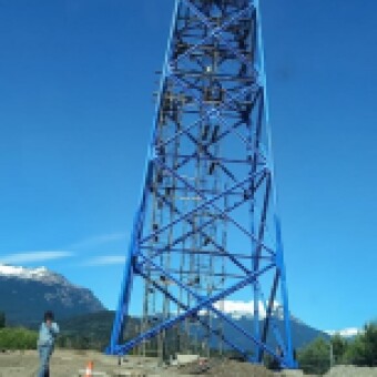 tehuelche noticias: Presencia de trabajador sobre torre de agua motiv&oacute; concurrencia de Carabineros a Villa Frei