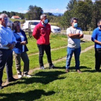 tehuelche noticias: MUNICIPALIDAD Y SUBDERE ENTREGAN TERRENO PARA EJECUCI&Oacute;N DE PROYECTO DE ELECTRIFICACI&Oacute;N RURAL CALLEJ&Oacute;N FOURNIER