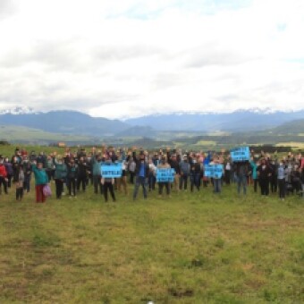 tehuelche noticias: INTEGRANTES DE COMIT&Eacute;S DE VIVIENDAS EN ALTURA CONOCIERON EL TERRENO DONDE ESTAR&Aacute;N EMPLAZADOS SUS FUTUROS DEPARTAMENTOS