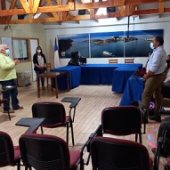 tehuelche noticias: Entusiasta participaci&oacute;n de productores de la comuna de Chile Chico en taller de Apicultura