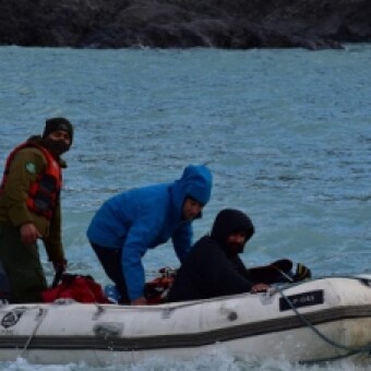 tehuelche noticias: Carabineros de Villa O&rsquo;Higgins realiz&oacute; evacuaci&oacute;n de cient&iacute;ficos y equipos de apoyo desde las cercan&iacute;as del glaciar O&rsquo;Higgins