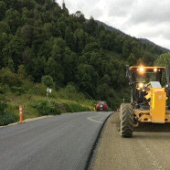 tehuelche noticias: MOP PONE EN MARCHA PAVIMENTACI&Oacute;N DE  CARRETERA AUSTRAL ENTRE EL SECTOR EL PANGUE Y EL  LAGO RISOPATR&Oacute;N