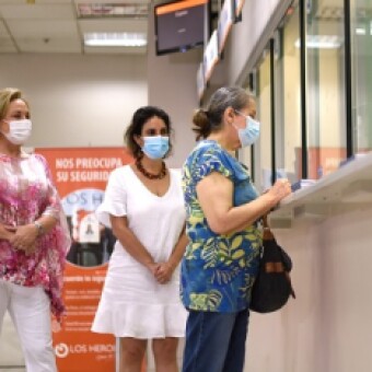 tehuelche noticias: Primera Dama y ministra del Trabajo realizan balance de primeros d&iacute;as de incremento en las pensiones del Pilar solidario: M&aacute;s de 165 mil adultos mayores han recibido el reajuste