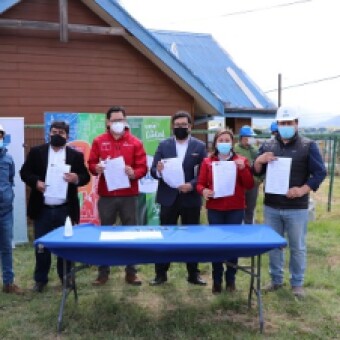 tehuelche noticias: Familias del comit&eacute; &ldquo;Tamango&rdquo; de Coyhaique Celebran Inicio de la Construcci&oacute;n de su Casa Propia