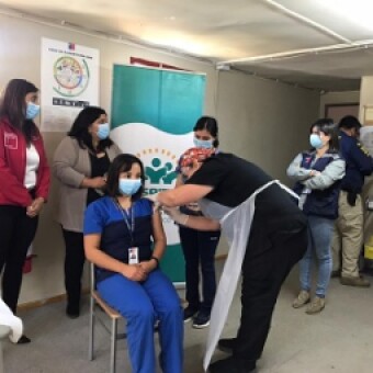 tehuelche noticias: Exitosa segunda jornada de vacunaci&oacute;n de funcionarios de la salud