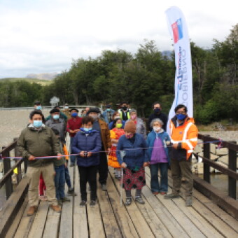 tehuelche noticias: COMUNIDAD  DE ALTO MA&Ntilde;IHUALES CUENTA CON NUEVO PUENTE