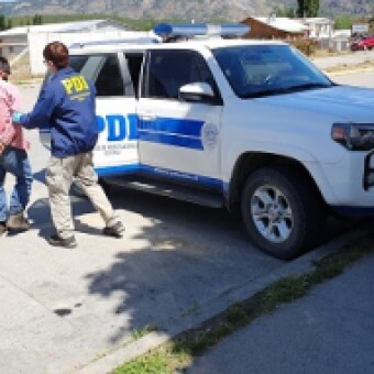 tehuelche noticias: PDI detiene en Cochrane a sujeto por porte de arma cortante y homicidio frustrado