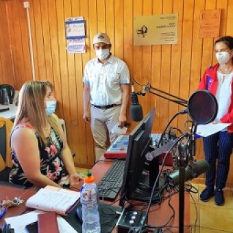 tehuelche noticias: Instalan contenedores de basura y mejoran equipamiento de radio local en Villa Cerro Castillo