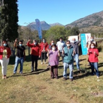 tehuelche noticias: En Guadal: Subdere y Municipio visitan a familia que ahora cuenta con soluci&oacute;n sanitaria