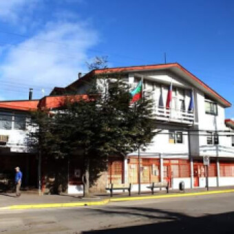tehuelche noticias: Ante renuncia de administrador municipal asume abogado Waldemar Sanhueza como alcalde subrogante