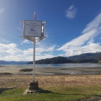 tehuelche noticias: PDI investiga contaminaci&oacute;n en playa Medialuna de Puerto Cisnes