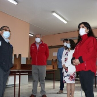 tehuelche noticias: Intendenta Margarita Ossa inspeccion&oacute; el Colegio Alborada en la previa de la vuelta a clases