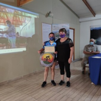 tehuelche noticias: Chile Chico: hombres y mujeres destacados en diversas disciplinas reciben beca deportiva municipal