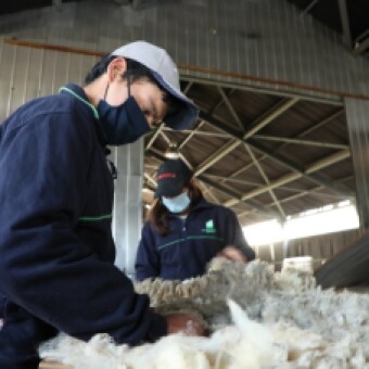 tehuelche noticias: Estudiantes del Liceo Agr&iacute;cola valoran pr&aacute;cticas regionales con Asociaci&oacute;n Gremial y Cooperativa R&iacute;o Baker