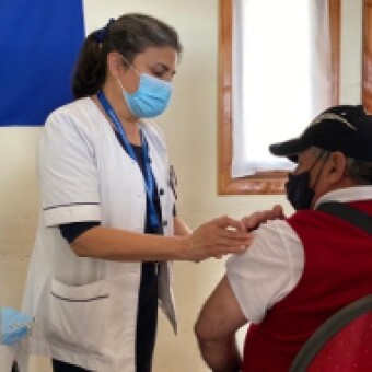 tehuelche noticias: Un 74% de la poblaci&oacute;n adulta mayor ha sido vacunada en la regi&oacute;n de Ays&eacute;n