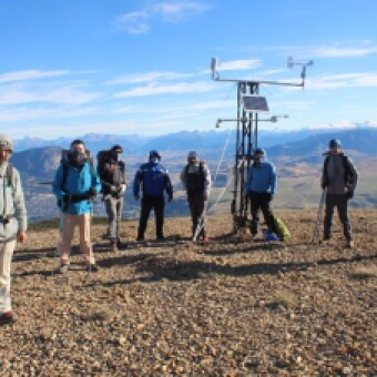 tehuelche noticias: Laboratorio Eco Clim&aacute;tico del CIEP-UACh instal&oacute; estaci&oacute;n meteorol&oacute;gica en Cerro Cinchao