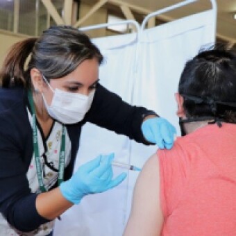 tehuelche noticias: Salud comenz&oacute; inmunizaci&oacute;n contra el COVID 19 para internos y personal de Gendarmer&iacute;a en Ays&eacute;n
