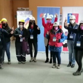 tehuelche noticias: SEREMI DE LA MUJER Y CChC COYHAIQUE VALORAN PARTICIPACI&Oacute;N FEMENINA EN LA CONSTRUCCI&Oacute;N