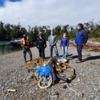 tehuelche noticias: En gira por la regi&oacute;n de Ays&eacute;n implementa primera mesa de trabajo de limpieza de playas