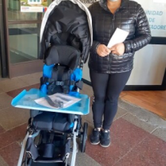 tehuelche noticias: Ni&ntilde;o de cinco a&ntilde;os recibe coche neurol&oacute;gico para su proceso de rehabilitaci&oacute;n
