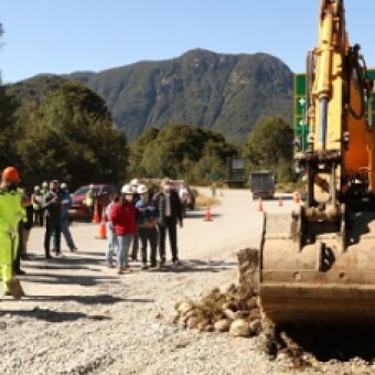tehuelche noticias: PONEN EN MARCHA PAVIMENTACI&Oacute;N DE 26,5 NUEVOS KIL&Oacute;METROS EN LA RUTA 7 NORTE