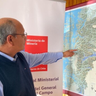 tehuelche noticias: SEREMI DE MINER&Iacute;A SE REFIERE Al DESCUBRIMIENTO DEL VOLC&Aacute;N MATE GRANDE:   &ldquo;enriquece el conocimiento del volcanismo regional&rdquo;