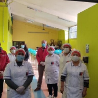 tehuelche noticias: Junaeb concreta tercer ciclo de entrega de alimentaci&oacute;n individual para estudiantes con la distribuci&oacute;n de 12.040 canastas