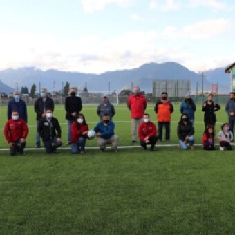 tehuelche noticias: Entregan cancha deportiva en Puerto Ays&eacute;n