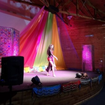 tehuelche noticias: &ldquo;Danza del vientre&rdquo; destac&oacute; en nutrida agenda cultural online del Municipio de Chile Chico