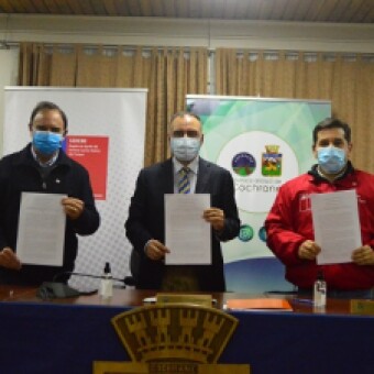 tehuelche noticias: Firman Convenio para desarrollar  Plan de Gesti&oacute;n de Tr&aacute;nsito en Cochrane