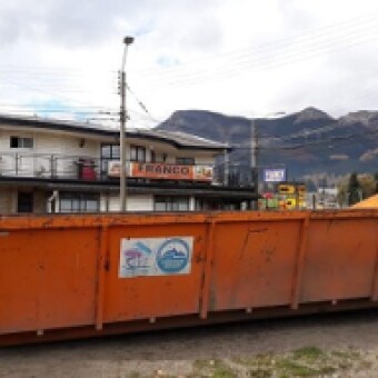 tehuelche noticias: Municipalidad de Coyhaique explica el plan de contingencia para recolecci&oacute;n de basura ante gigantesco incendio que afect&oacute; a empresa Gesti&oacute;n Ambiente