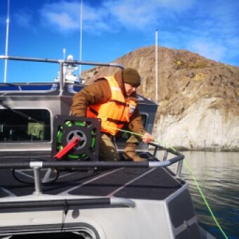 tehuelche noticias: Con robot submarino Carabineros del GOPE contin&uacute;a b&uacute;squeda de ciudadano desaparecido en lago General Carrera
