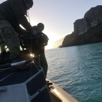 tehuelche noticias: Con avanzada tecnolog&iacute;a Carabineros del GOPE contin&uacute;a b&uacute;squeda de ciudadano desaparecido en Lago General Carrera